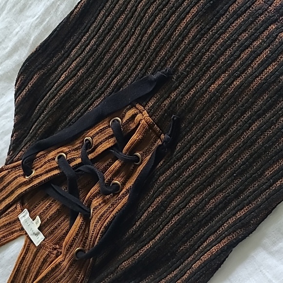 Textured Lace Up Tank Top - Picture 3 of 11